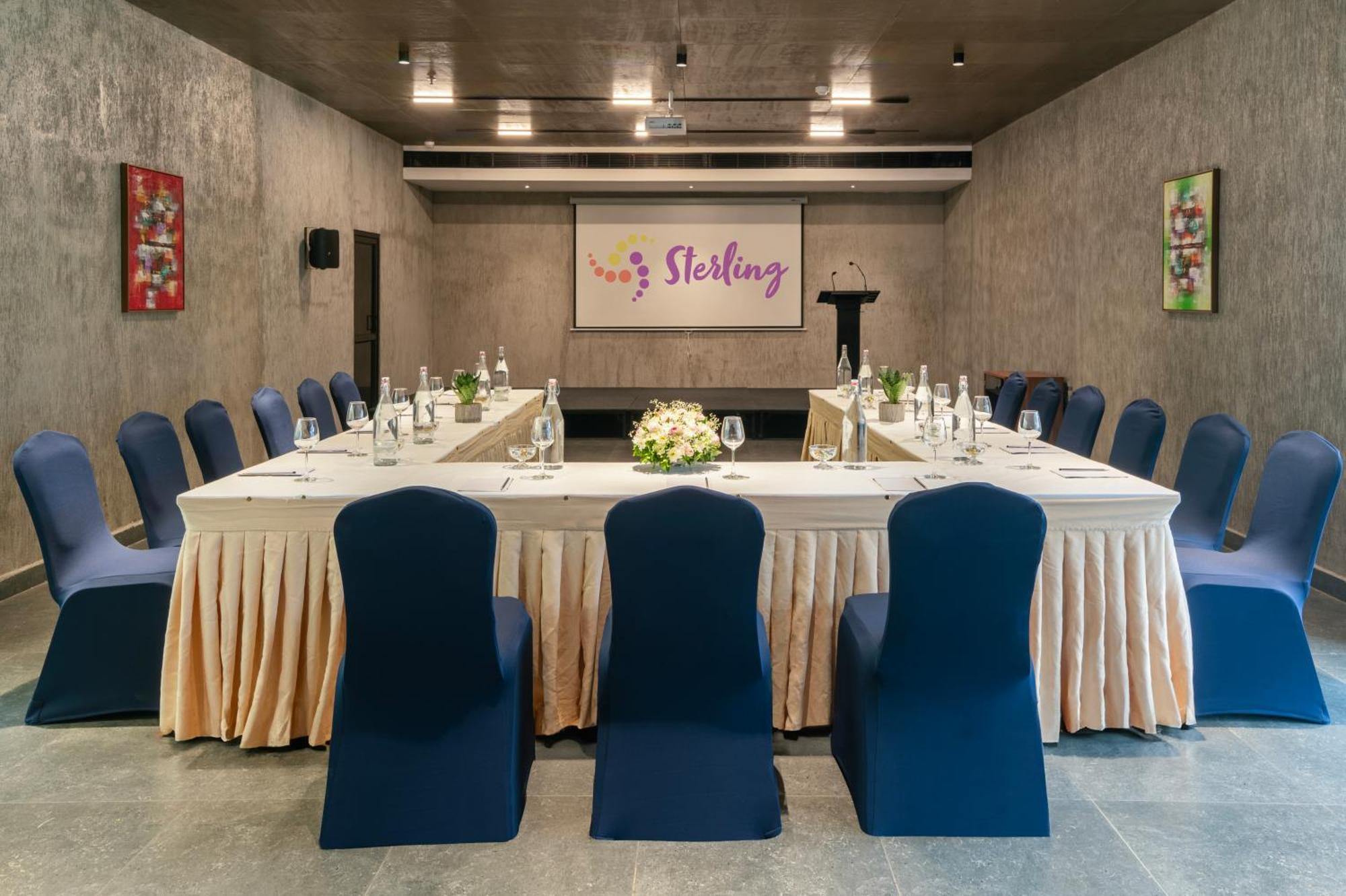 Sterling Athirappilly Hotel Kallana Exterior photo