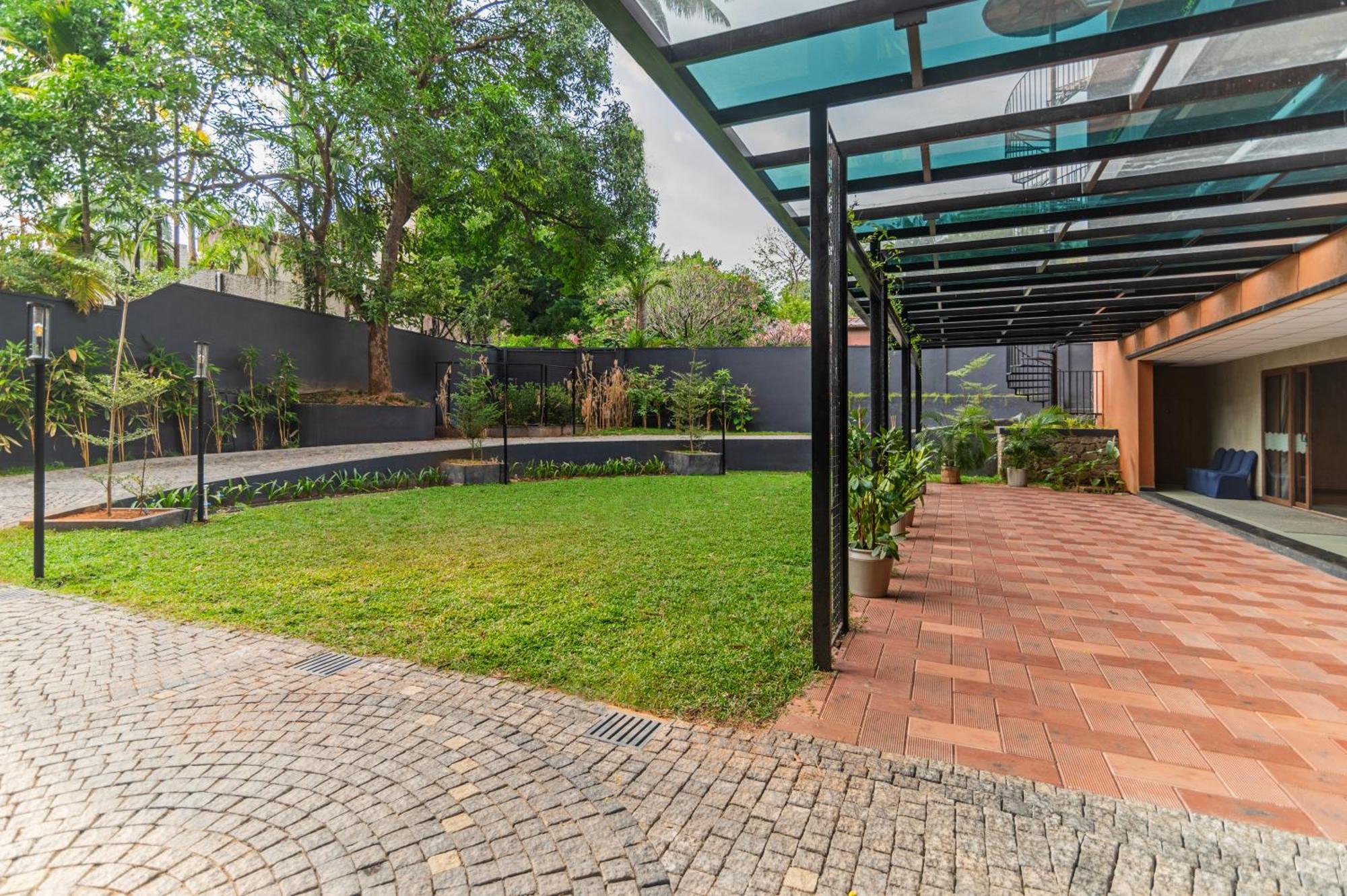 Sterling Athirappilly Hotel Kallana Exterior photo